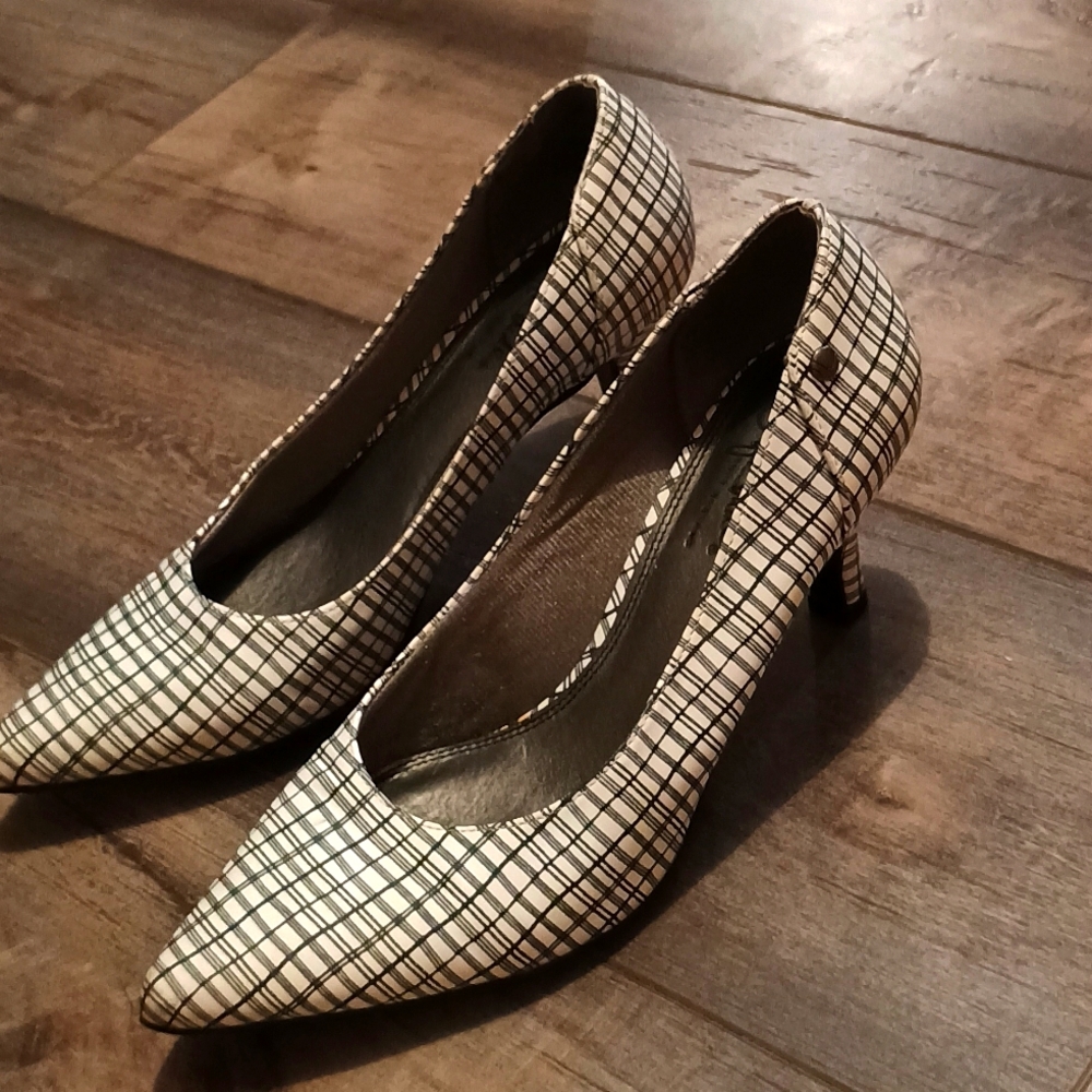 Life Stride Black and White Heels